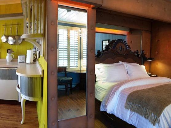 Suite with Mountain View interior